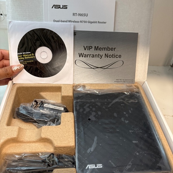 ASUS RT-N65U 750 Mbps 4-Port Gigabit Wireless N Router - Picture 3 of 3